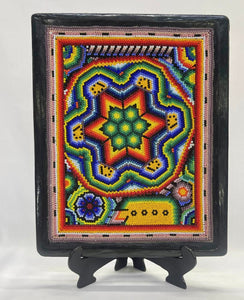 Charola de madera Arte Huichol