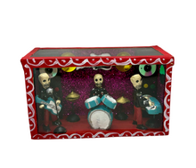 Cargar imagen en el visor de la galería, Calaveras en caja Banda de Rock
