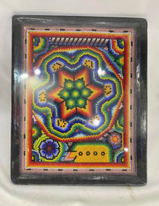 Charola de madera Arte Huichol