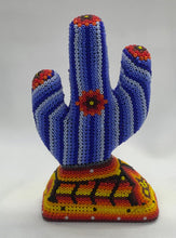 Cargar imagen en el visor de la galería, Cactus azul arte Huichol
