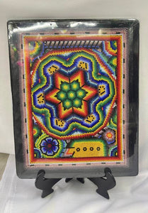 Charola de madera Arte Huichol