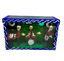 Cargar imagen en el visor de la galería, Calaveras en caja Banda de Rock
