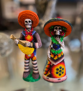 Pareja Catrín y Catrina arte huichol