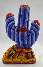 Cargar imagen en el visor de la galería, Cactus azul arte Huichol
