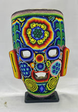 Cargar imagen en el visor de la galería, Máscara azteca Arte Huichol
