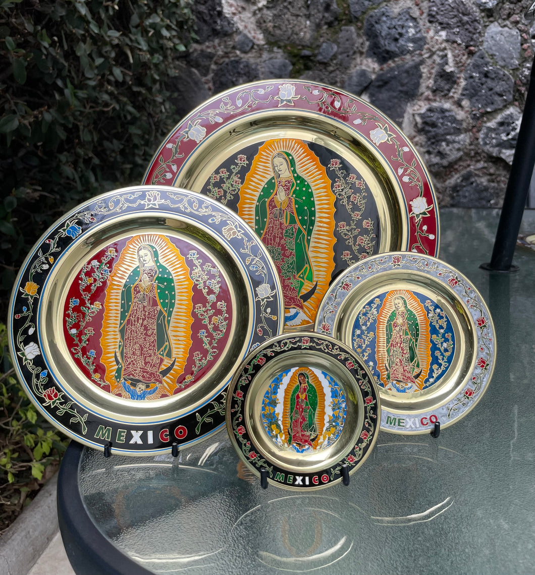 Virgenes de Guadalupe en plato fotograbado 28 cm. de diámetro
